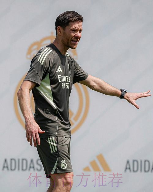 分析师：阿隆索在药厂有真正的边后卫 在皇马没有